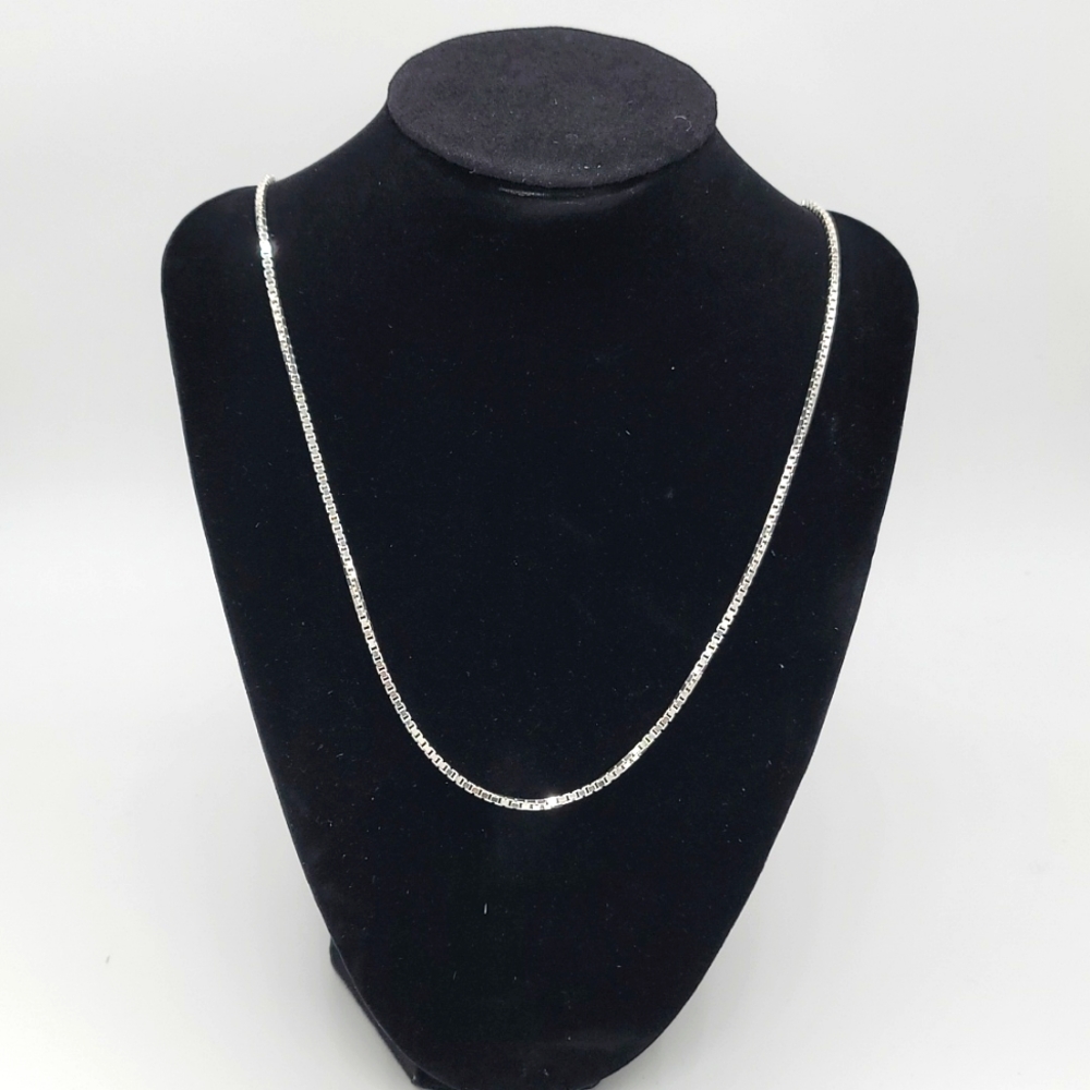 NWT Silver Venetian Box Chain